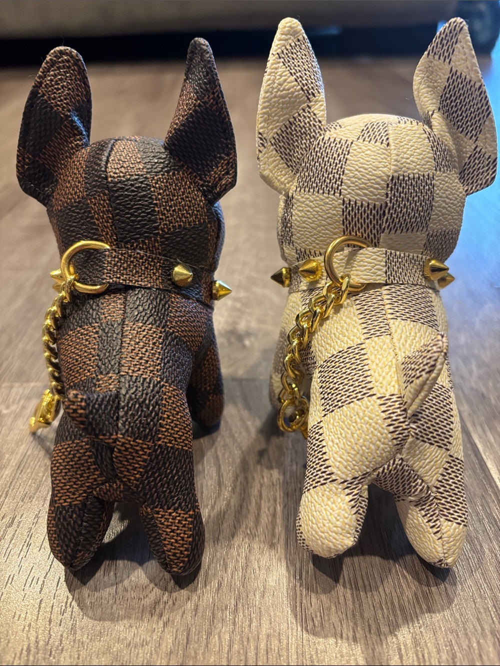 French Bulldog Checkered Bag Charm Keychain Set Brown & White Gold Stud Collar - Picture 4 of 5